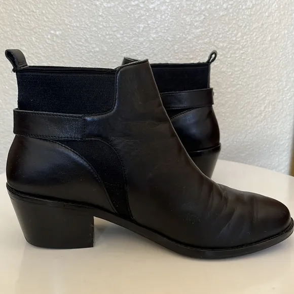 COLE HAAN :: BOOTIES
