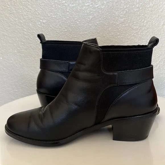 COLE HAAN :: BOOTIES