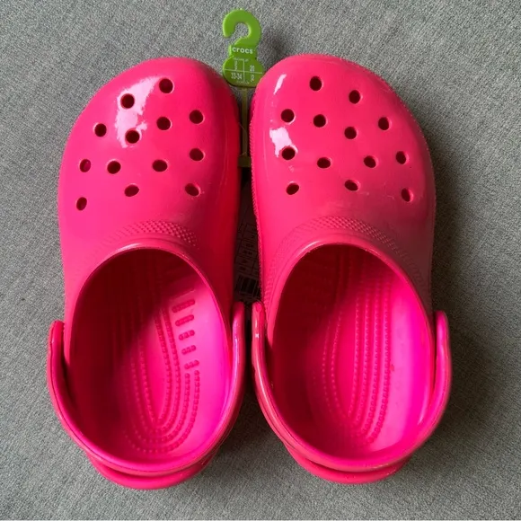 Crocs Classic Slip On Neon Highlighter Clog Hot Pink Girl’s j2 Junior 2 NEW NWT