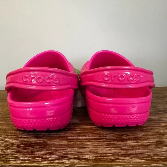 Crocs Classic Slip On Neon Highlighter Clog Hot Pink Girl’s j2 Junior 2 NEW NWT