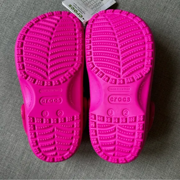 Crocs Classic Slip On Neon Highlighter Clog Hot Pink Girl’s j2 Junior 2 NEW NWT