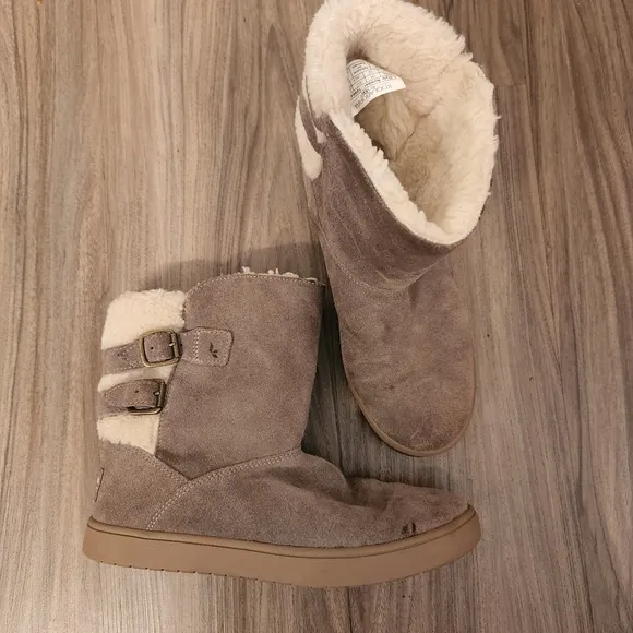 Kookaburra by uggs booties size 1